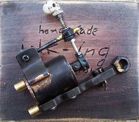 old school hand made rotary tattoo machine with adjustable sensitivity and speed separately
weight: 150g
