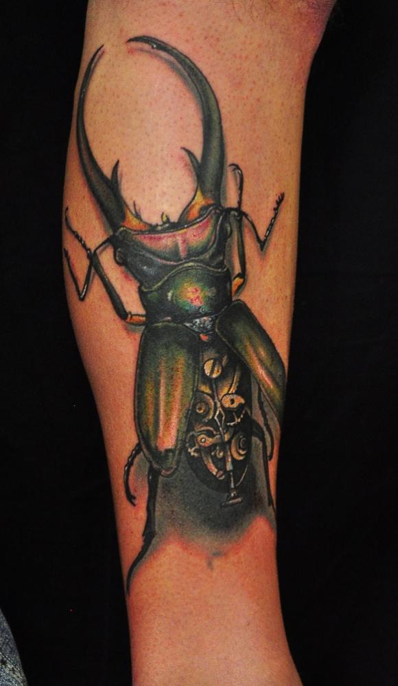 insect lab tattoo leg art line Gary Rybnik , tatuaż